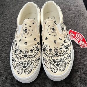 Skull Slip on Vans